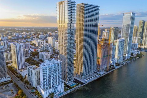 Condominio en venta en Miami, Florida, 3 dormitorios, 254.83 m2 № 1700174 - foto 24