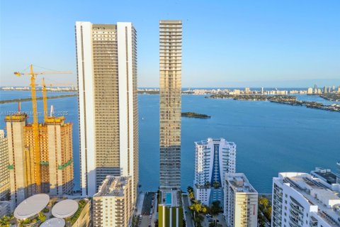 Condominio en venta en Miami, Florida, 3 dormitorios, 254.83 m2 № 1700174 - foto 2