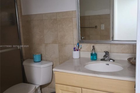 Copropriété à louer à Hallandale Beach, Floride: 51.65 m2 № 1977425 - photo 14
