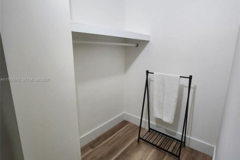 Copropriété à louer à Hallandale Beach, Floride: 51.65 m2 № 1977425 - photo 11