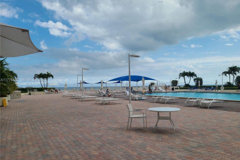 Copropriété à louer à Hallandale Beach, Floride: 51.65 m2 № 1977425 - photo 2