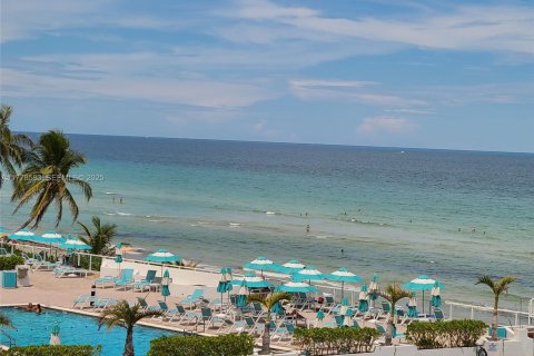 Copropriété à louer à Hallandale Beach, Floride: 51.65 m2 № 1977425 - photo 17