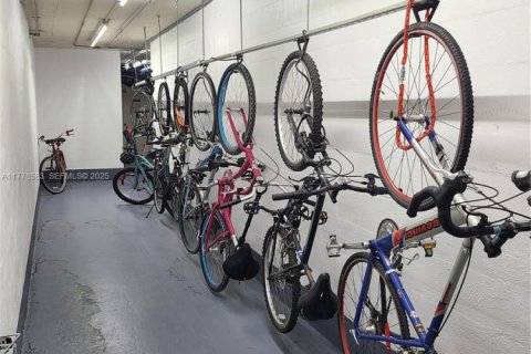 Copropriété à louer à Hallandale Beach, Floride: 51.65 m2 № 1977425 - photo 24