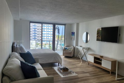Copropriété à louer à Hallandale Beach, Floride: 51.65 m2 № 1977425 - photo 7