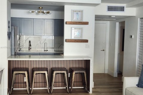 Copropriété à louer à Hallandale Beach, Floride: 51.65 m2 № 1977425 - photo 9