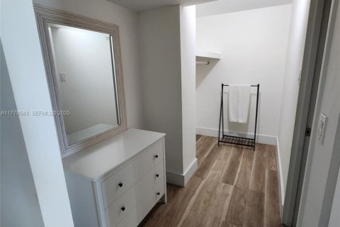 Copropriété à louer à Hallandale Beach, Floride: 51.65 m2 № 1977425 - photo 12