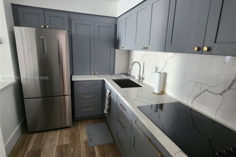 Copropriété à louer à Hallandale Beach, Floride: 51.65 m2 № 1977425 - photo 10