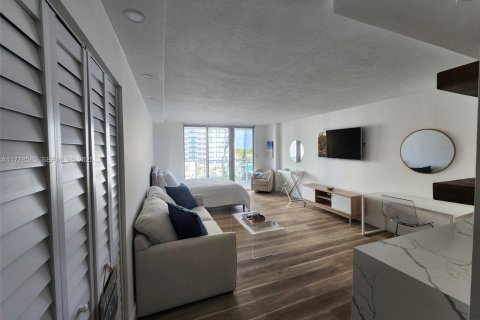 Copropriété à louer à Hallandale Beach, Floride: 51.65 m2 № 1977425 - photo 8