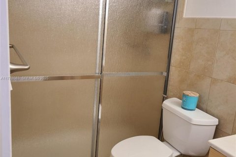 Copropriété à louer à Hallandale Beach, Floride: 51.65 m2 № 1977425 - photo 13