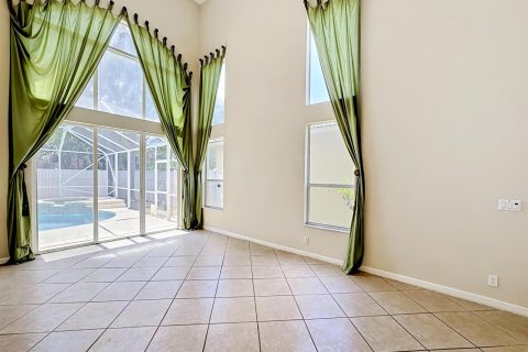 House in St. Lucie, Florida 5 bedrooms, 265.05 sq.m. № 2085047 - photo 9