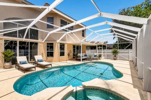 House in St. Lucie, Florida 5 bedrooms, 265.05 sq.m. № 2085047 - photo 2