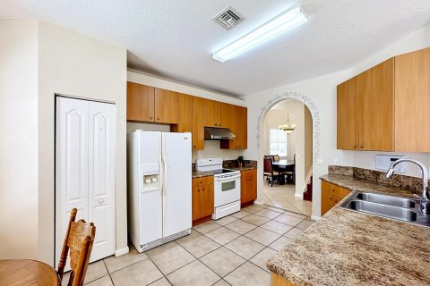 House in St. Lucie, Florida 5 bedrooms, 265.05 sq.m. № 2085047 - photo 19