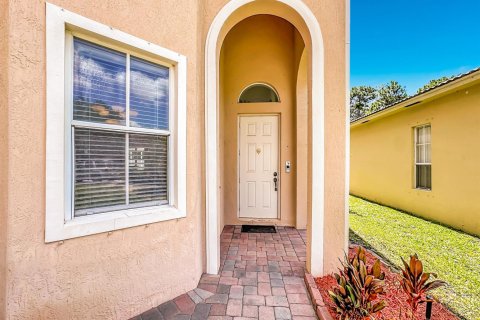 House in St. Lucie, Florida 5 bedrooms, 265.05 sq.m. № 2085047 - photo 7