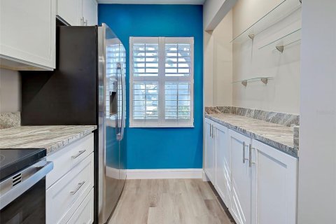 Condo in Venice, Florida, 2 bedrooms  № 1631739 - photo 12