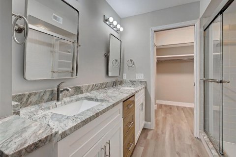 Condo in Venice, Florida, 2 bedrooms  № 1631739 - photo 27