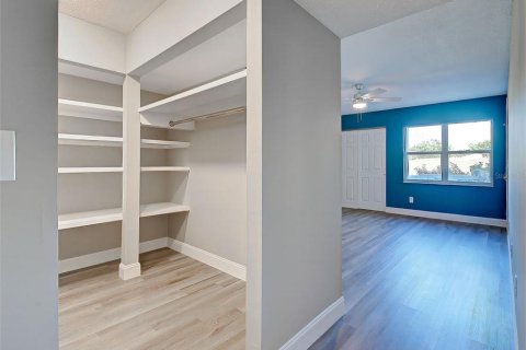 Condo in Venice, Florida, 2 bedrooms  № 1631739 - photo 22