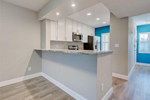Condo in Venice, Florida, 2 bedrooms  № 1631739 - photo 14