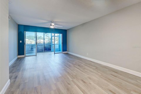 Condo in Venice, Florida, 2 bedrooms  № 1631739 - photo 6