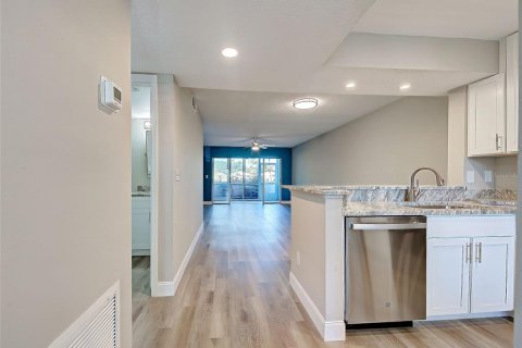 Condo in Venice, Florida, 2 bedrooms  № 1631739 - photo 5
