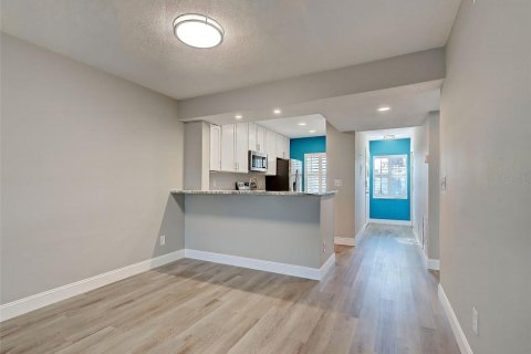 Condo in Venice, Florida, 2 bedrooms  № 1631739 - photo 15
