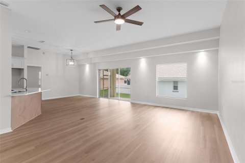 House in Auburndale, Florida 3 bedrooms, 147.16 sq.m. № 2206465 - photo 7
