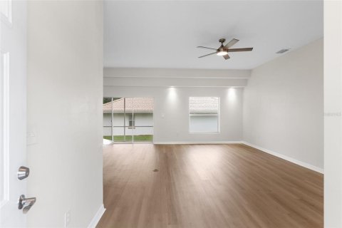 House in Auburndale, Florida 3 bedrooms, 147.16 sq.m. № 2206465 - photo 5
