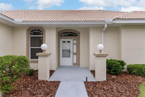 House in Auburndale, Florida 3 bedrooms, 147.16 sq.m. № 2206465 - photo 4