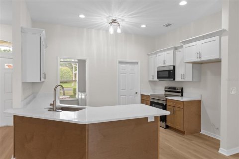 House in Auburndale, Florida 3 bedrooms, 147.16 sq.m. № 2206465 - photo 11