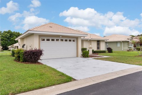 House in Auburndale, Florida 3 bedrooms, 147.16 sq.m. № 2206465 - photo 2