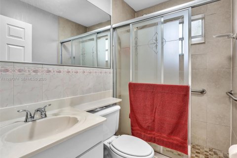 Casa en venta en Miami, Florida, 3 dormitorios, 150.59 m2 № 2028652 - foto 21