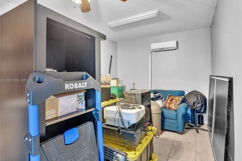 Casa en venta en Miami, Florida, 3 dormitorios, 150.59 m2 № 2028652 - foto 15