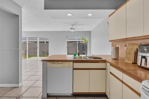 Casa en venta en Miami, Florida, 3 dormitorios, 150.59 m2 № 2028652 - foto 10