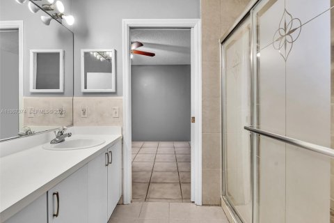 Casa en venta en Miami, Florida, 3 dormitorios, 150.59 m2 № 2028652 - foto 18