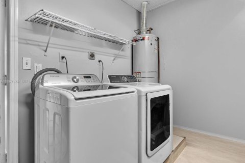 Casa en venta en Miami, Florida, 3 dormitorios, 150.59 m2 № 2028652 - foto 14