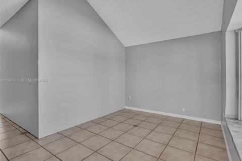 Casa en venta en Miami, Florida, 3 dormitorios, 150.59 m2 № 2028652 - foto 4