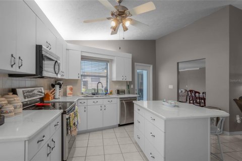 House in Lecanto, Florida 3 bedrooms, 203.27 sq.m. № 2219566 - photo 12