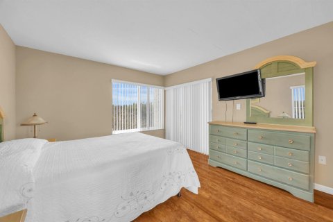 Condo in St. Lucie, Florida, 2 bedrooms № 2262308 - photo 25