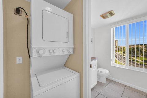 Condo in St. Lucie, Florida, 2 bedrooms № 2262308 - photo 29