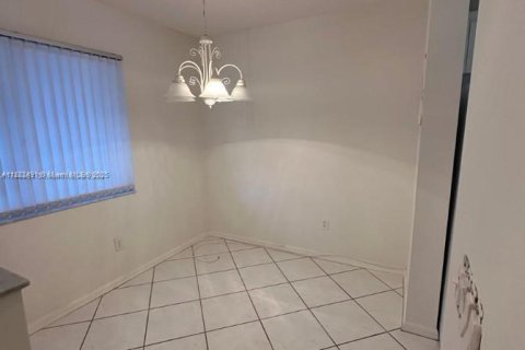 Copropriété à vendre à Tamarac, Floride: 2 chambres, 112.88 m2 № 1939861 - photo 5
