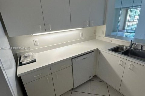 Condo in Tamarac, Florida, 2 bedrooms  № 1939861 - photo 8