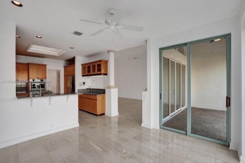 Adosado en alquiler en Pinecrest, Florida, 3 dormitorios, 261.52 m2 № 1962312 - foto 14