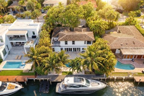 Дом в Норт-Майами, Флорида 5 спален, 345.13м2 № 2062646