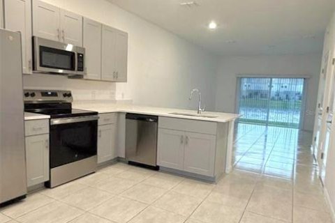 Touwnhouse à louer à Poinciana, Floride: 2 chambres, 118.45 m2 № 2429351 - photo 6