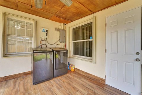 Casa en alquiler en Pompano Beach, Florida, 3 dormitorios, 145.3 m2 № 1172306 - foto 1