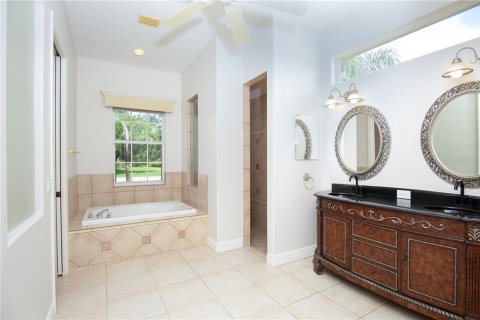 House in Bradenton, Florida 4 bedrooms, 285.49 sq.m. № 1914416 - photo 21