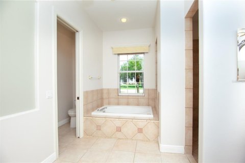 House in Bradenton, Florida 4 bedrooms, 285.49 sq.m. № 1914416 - photo 22