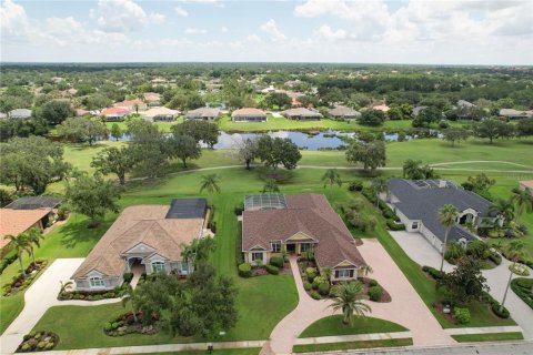 House in Bradenton, Florida 4 bedrooms, 285.49 sq.m. № 1914416 - photo 1