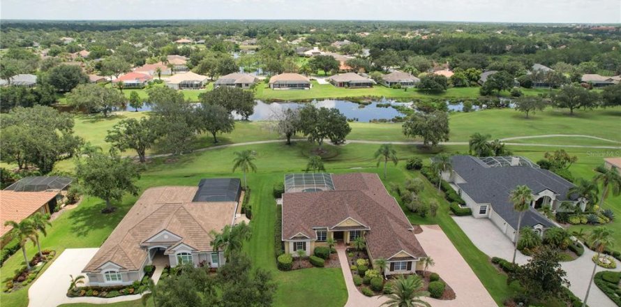 House in Bradenton, Florida 4 bedrooms, 285.49 sq.m. № 1914416