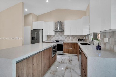 Casa en venta en Coral Springs, Florida, 4 dormitorios, 212.28 m2 № 2030537 - foto 12