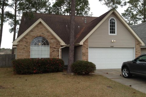 House in Fort Walton Beach, Florida 3 bedrooms, 212.19 sq.m. № 562673 - photo 1